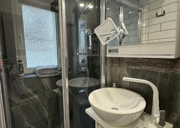 Zona 3 公寓 兹雷尼亚宁